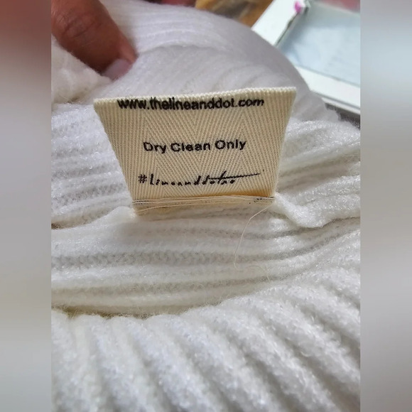 Line + Dot [S] Alder Sweater in White - Picture 8 of 8